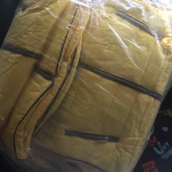 Brand new Puffer jacket women’s - Picture 5 of 7